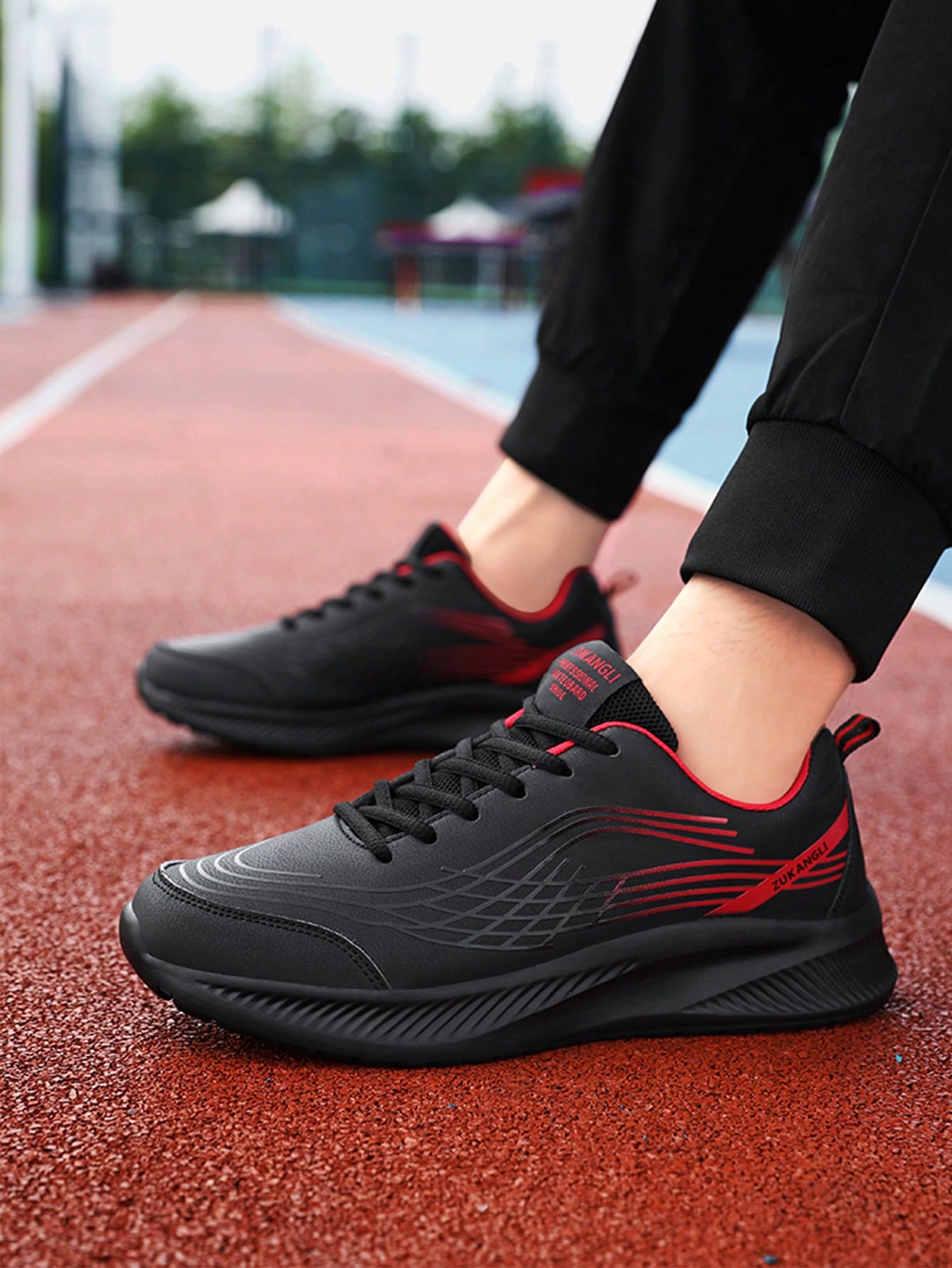 Tênis Corrida Leve Com Design Esportivo