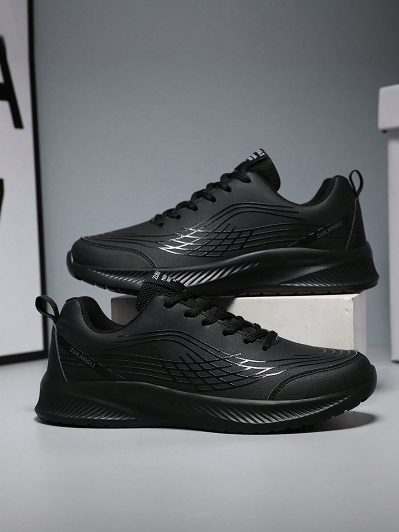 Tênis Corrida Leve Com Design Esportivo