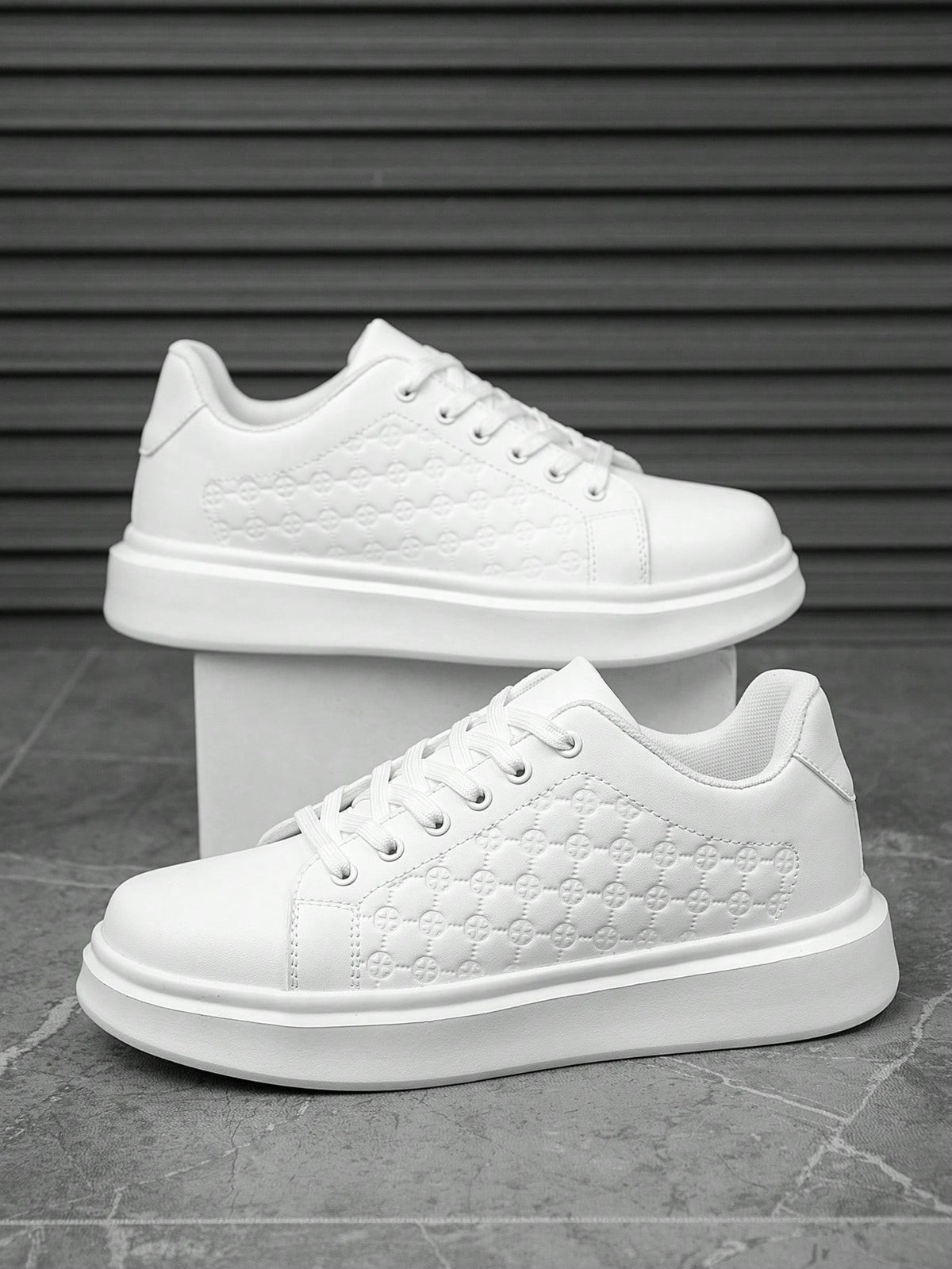 Tênis Casual Sintético Com Textura Lateral E Solado Plataforma