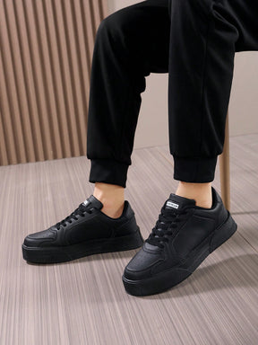 Tênis Casual Sintético Com Design Minimalista E Solado Alto