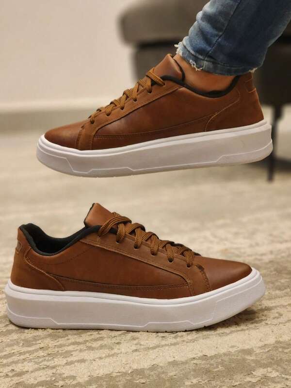 Tênis Casual Cano Baixo Com Recortes Solado Estruturado