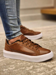 Tênis Casual Cano Baixo Com Recortes Solado Estruturado