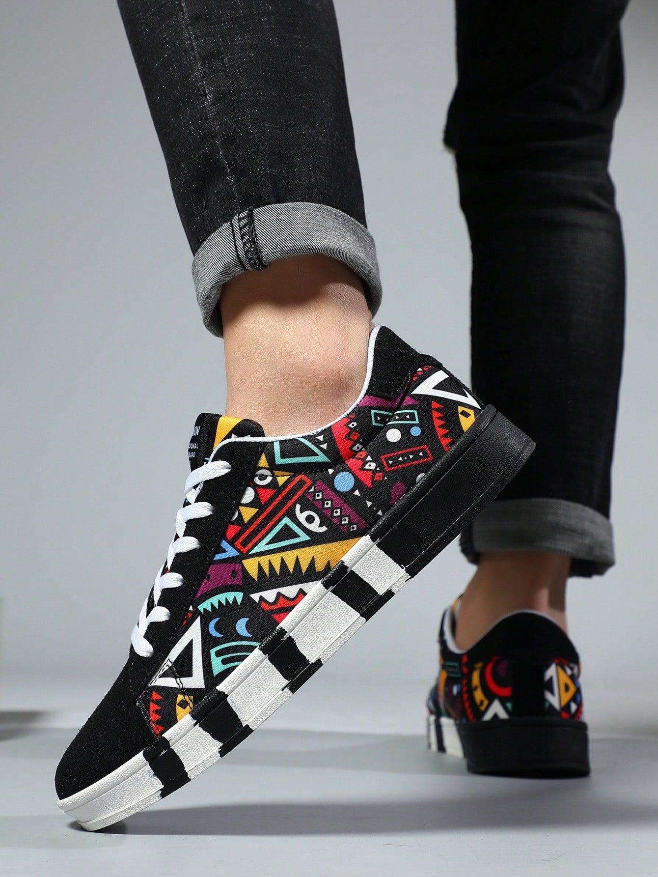 Tênis Street Estampado Geométrico Colorido Solado Casual