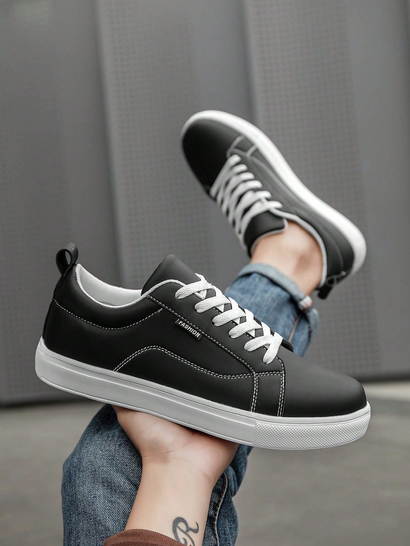 Tênis Casual Minimalista Com Design Moderno