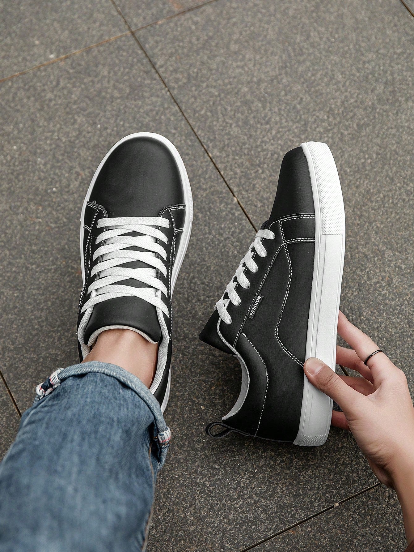 Tênis Casual Minimalista Com Design Moderno