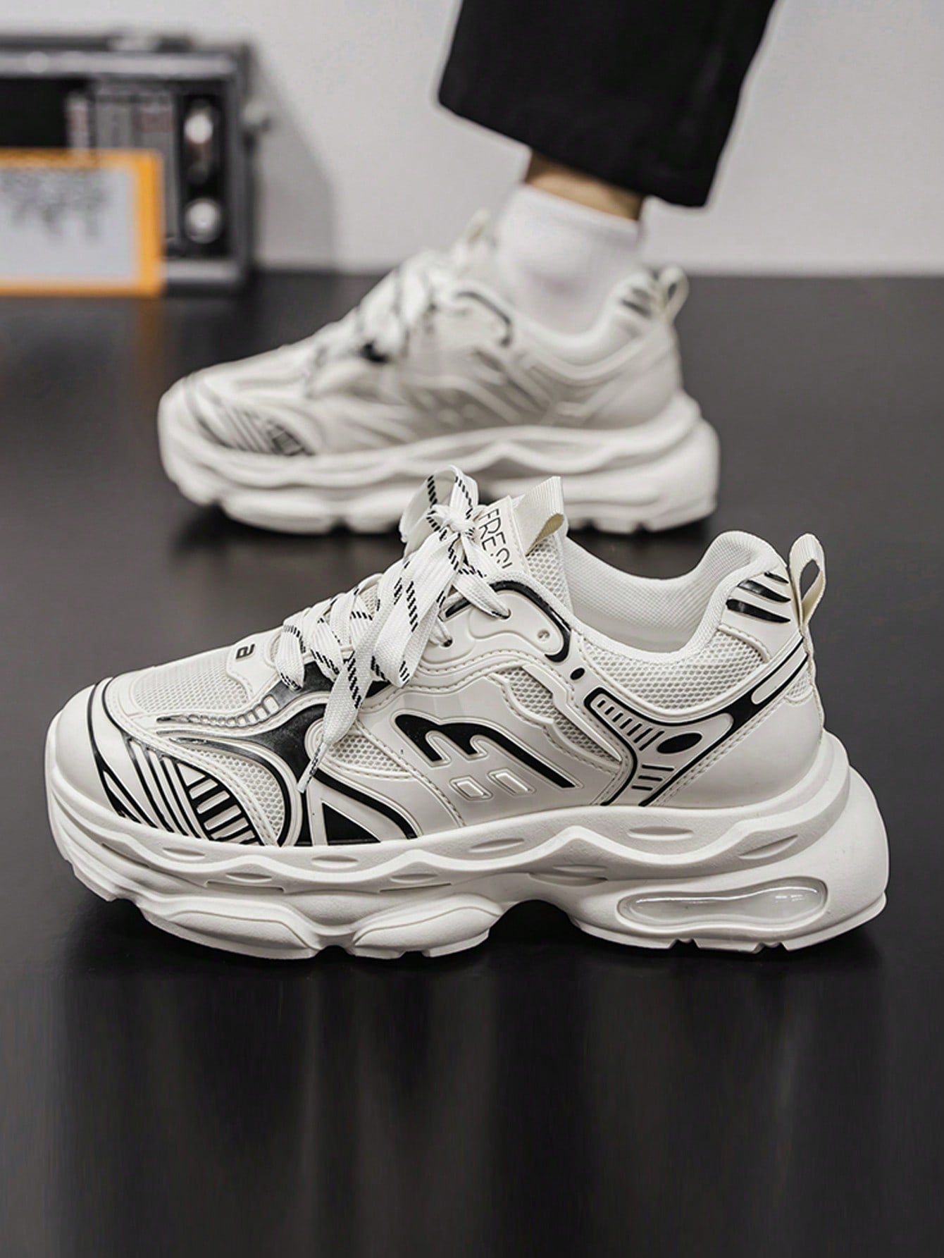 Tênis Chunky Estrutura Robusta Visual Urbano