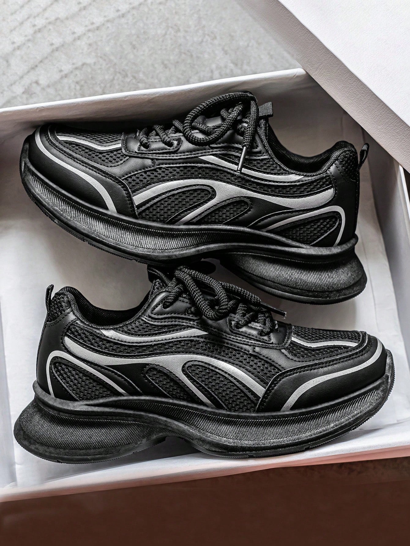 Tênis Chunky Esportivo Com Detalhes Refletivos