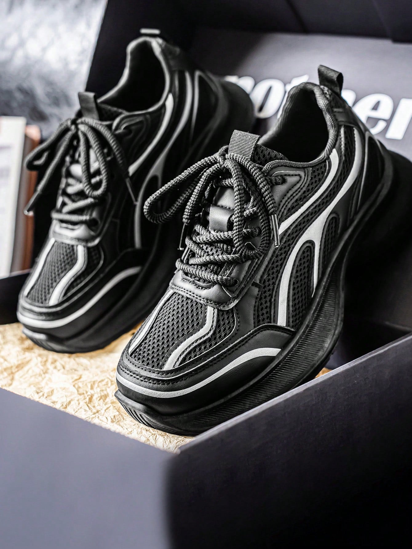 Tênis Chunky Esportivo Com Detalhes Refletivos