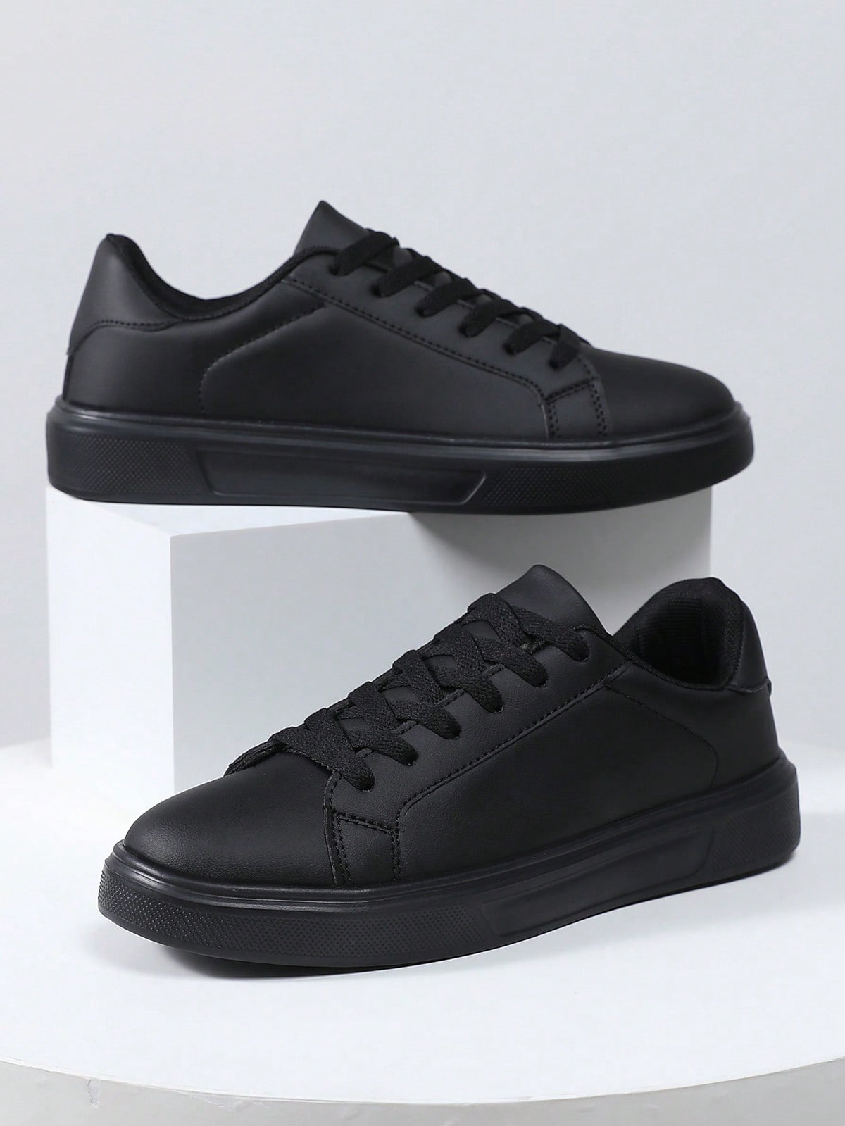 Tênis Casual Sintético Design Clean Com Solado Emborrachado