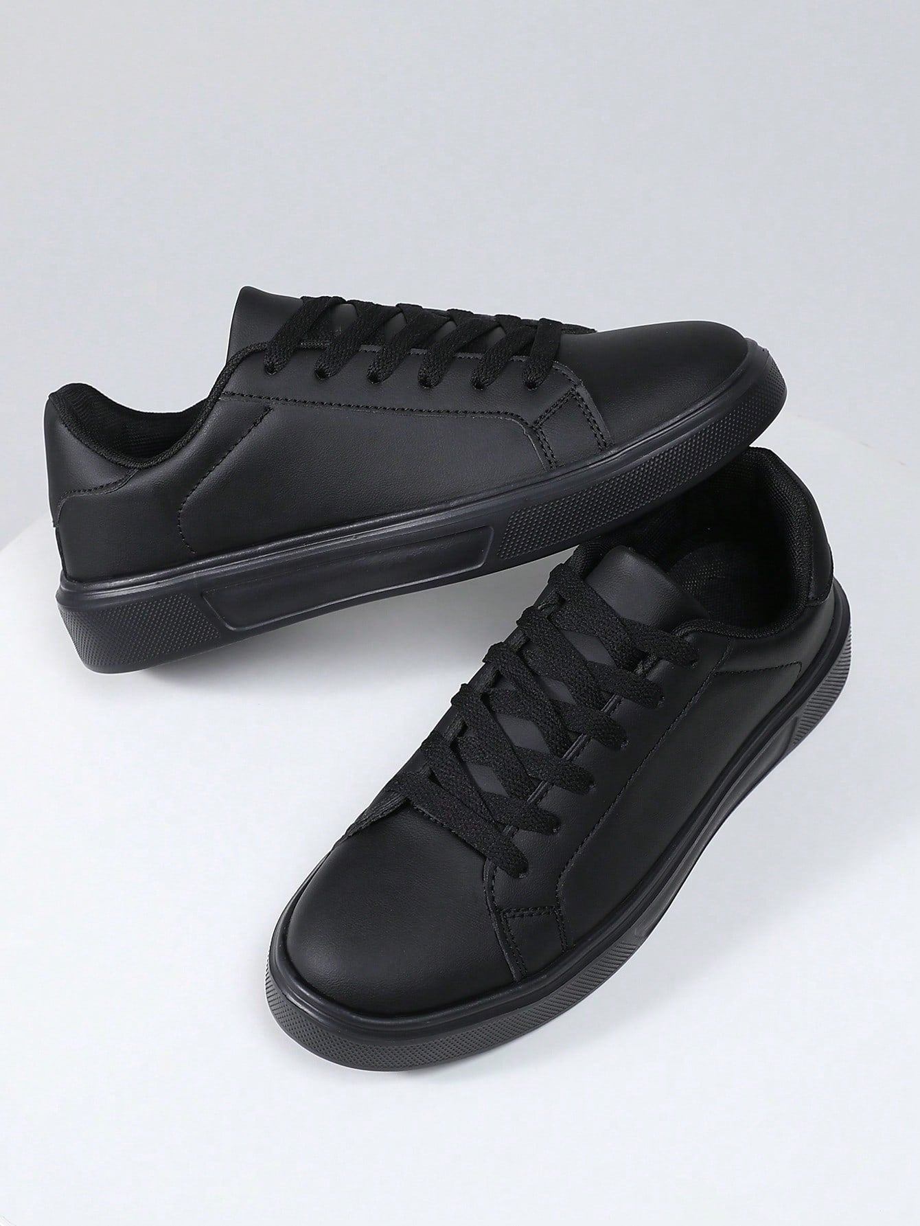 Tênis Casual Sintético Design Clean Com Solado Emborrachado
