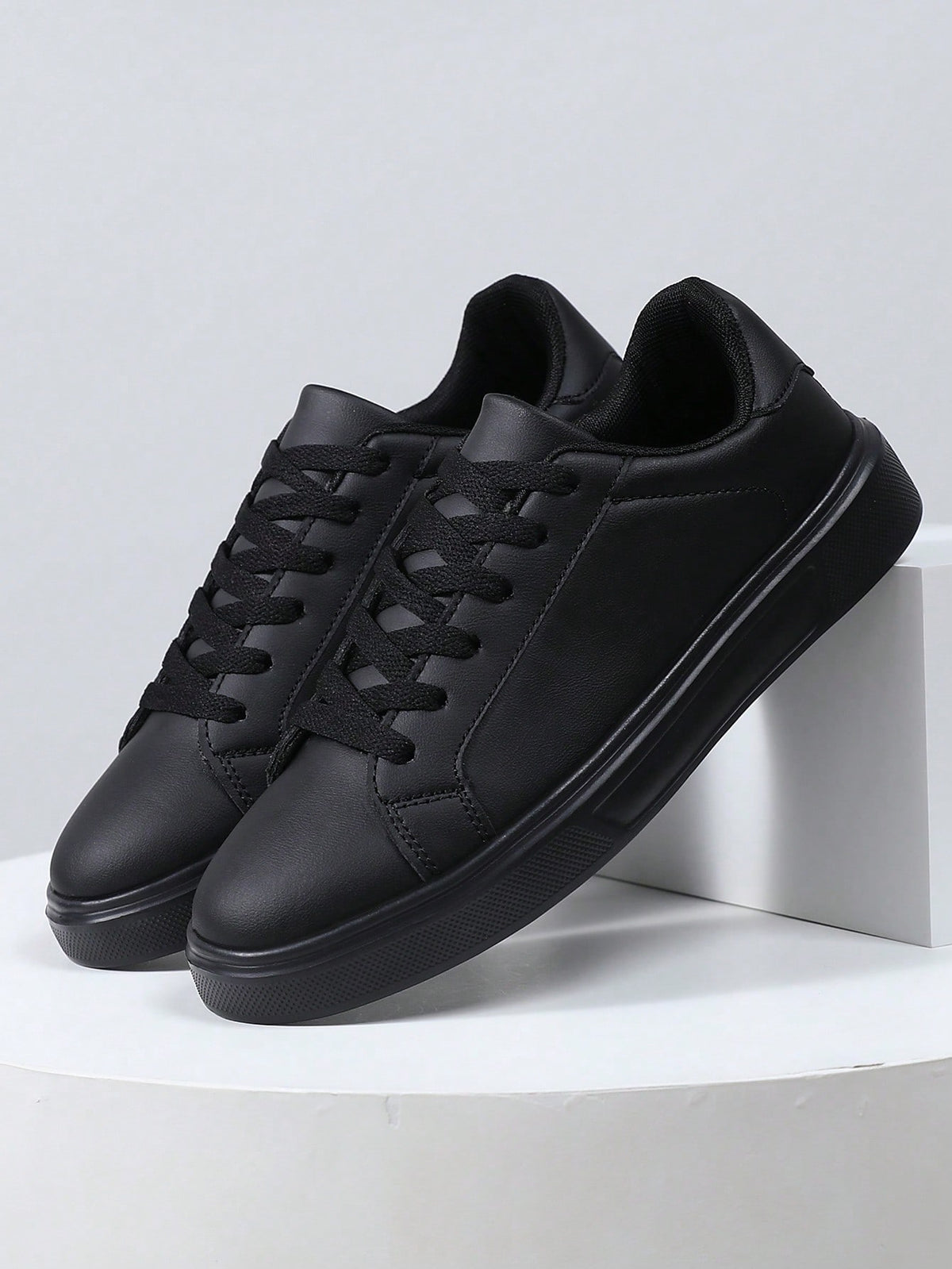 Tênis Casual Sintético Design Clean Com Solado Emborrachado