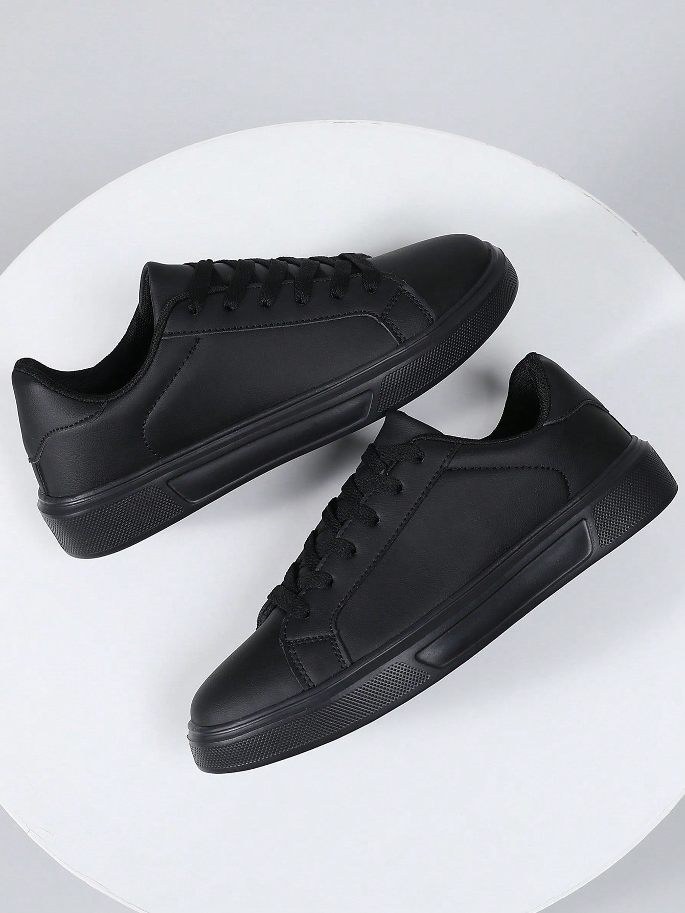 Tênis Casual Sintético Design Clean Com Solado Emborrachado