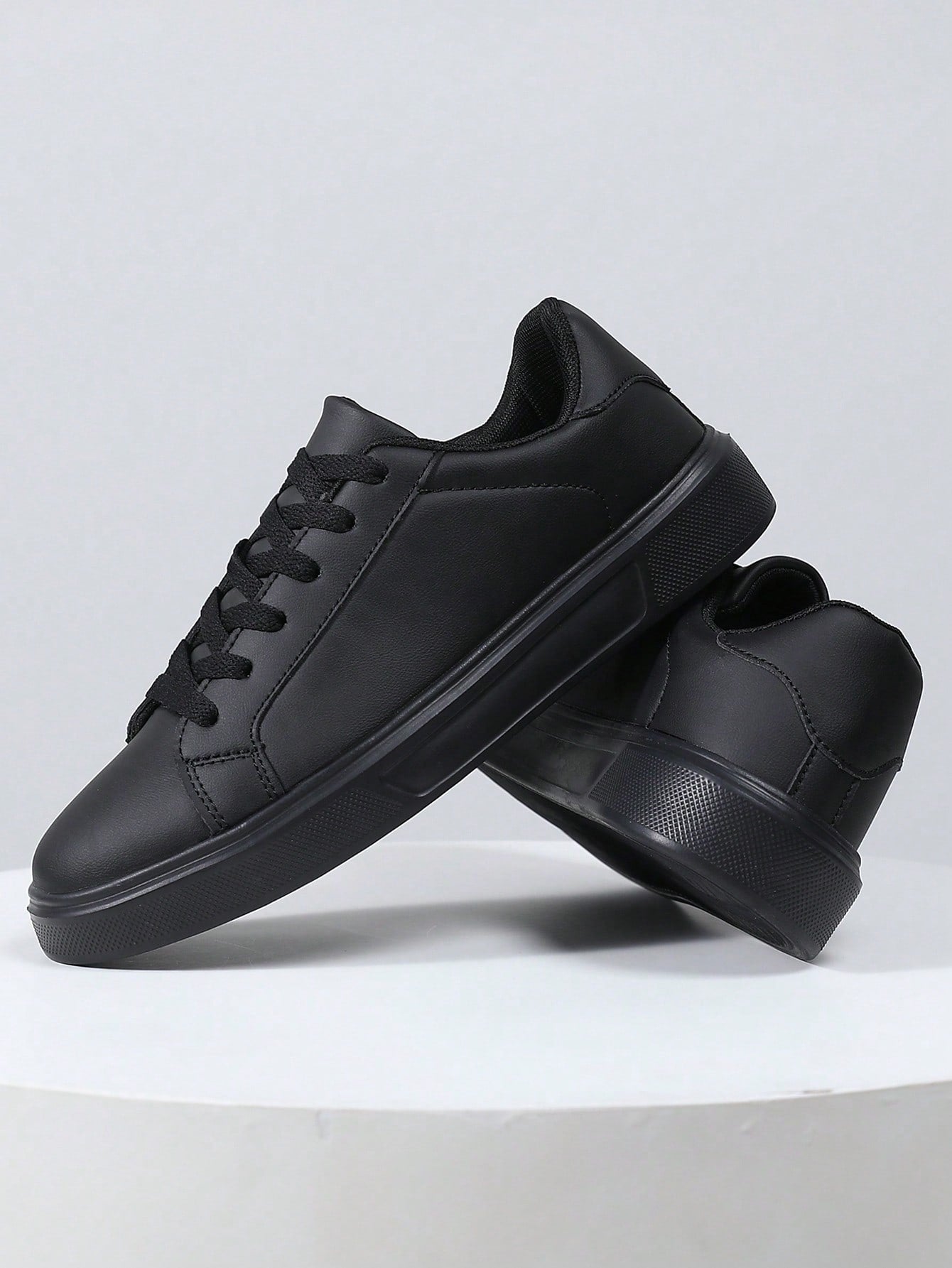 Tênis Casual Sintético Design Clean Com Solado Emborrachado