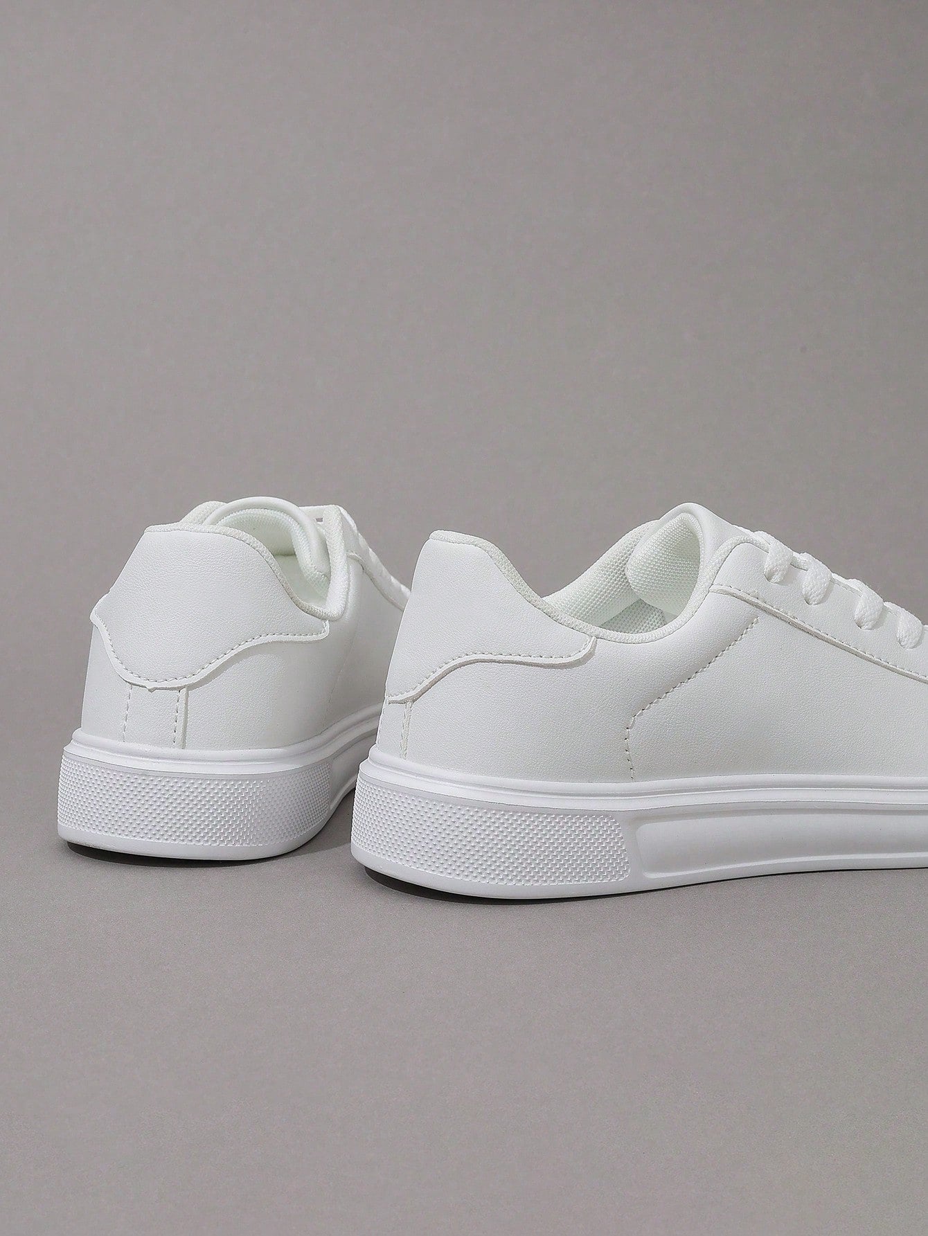 Tênis Casual Sintético Design Minimalista Com Solado Leve