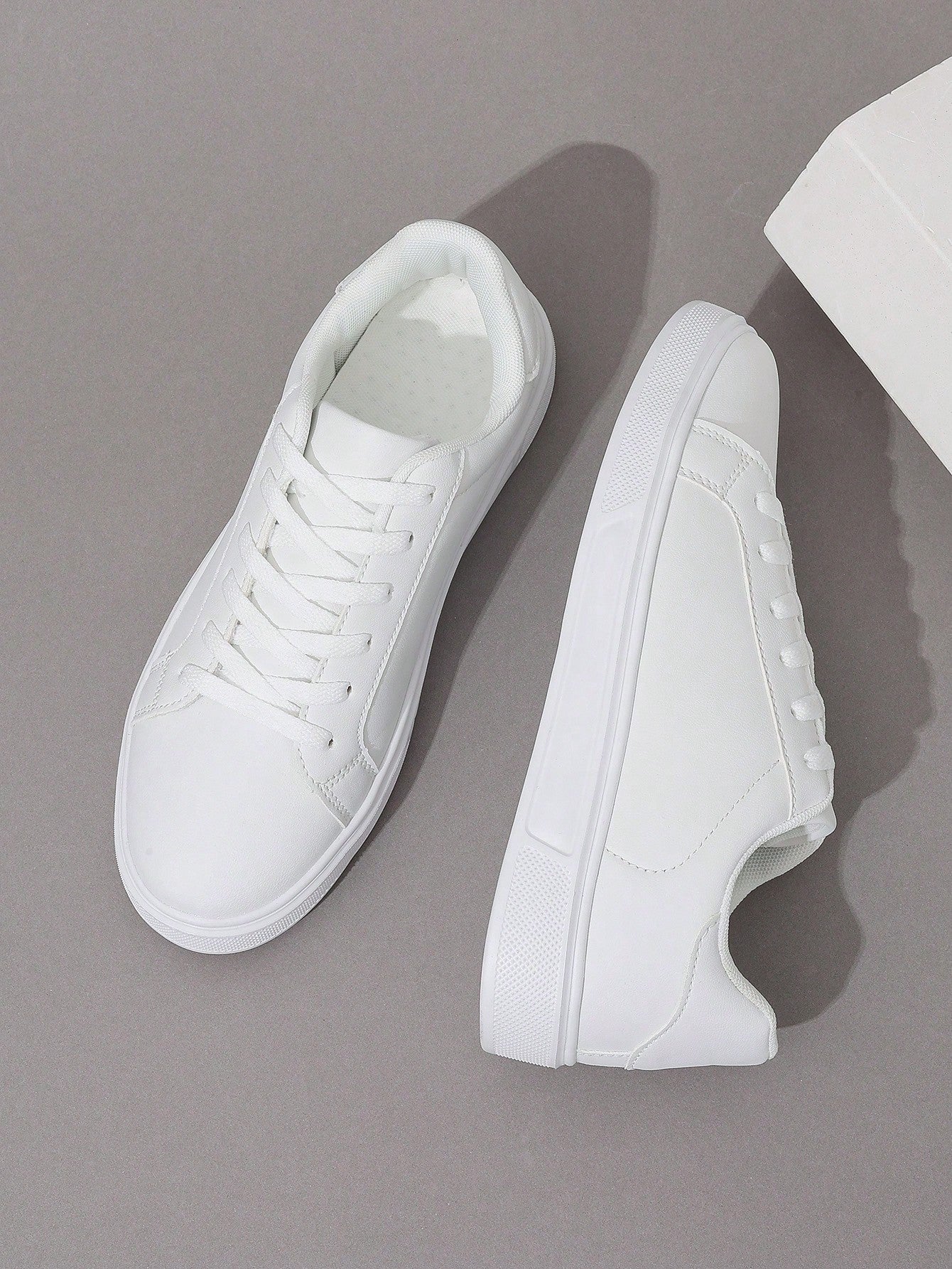 Tênis Casual Sintético Design Minimalista Com Solado Leve