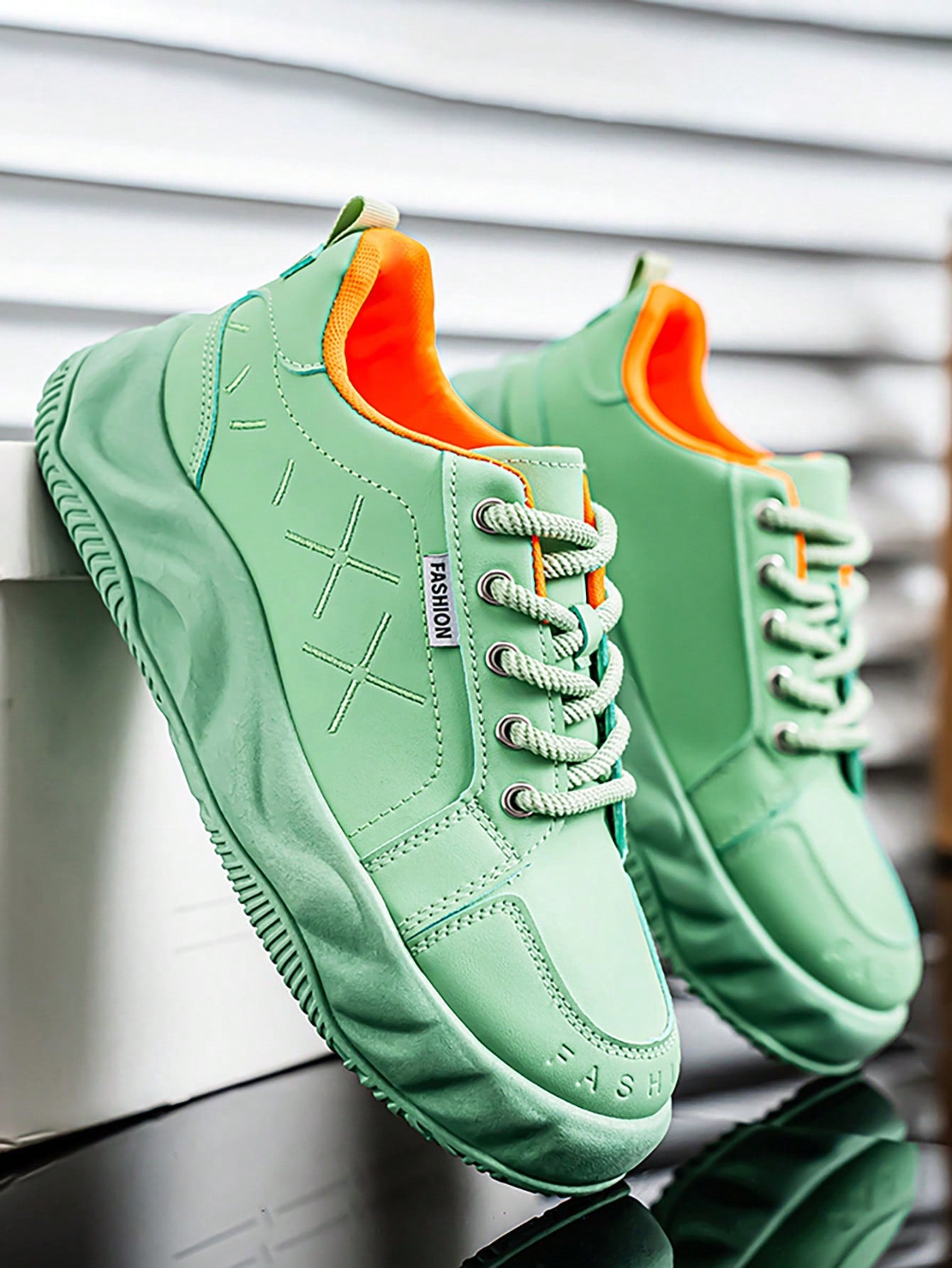 Tênis Chunky Cano Baixo Design Minimalista