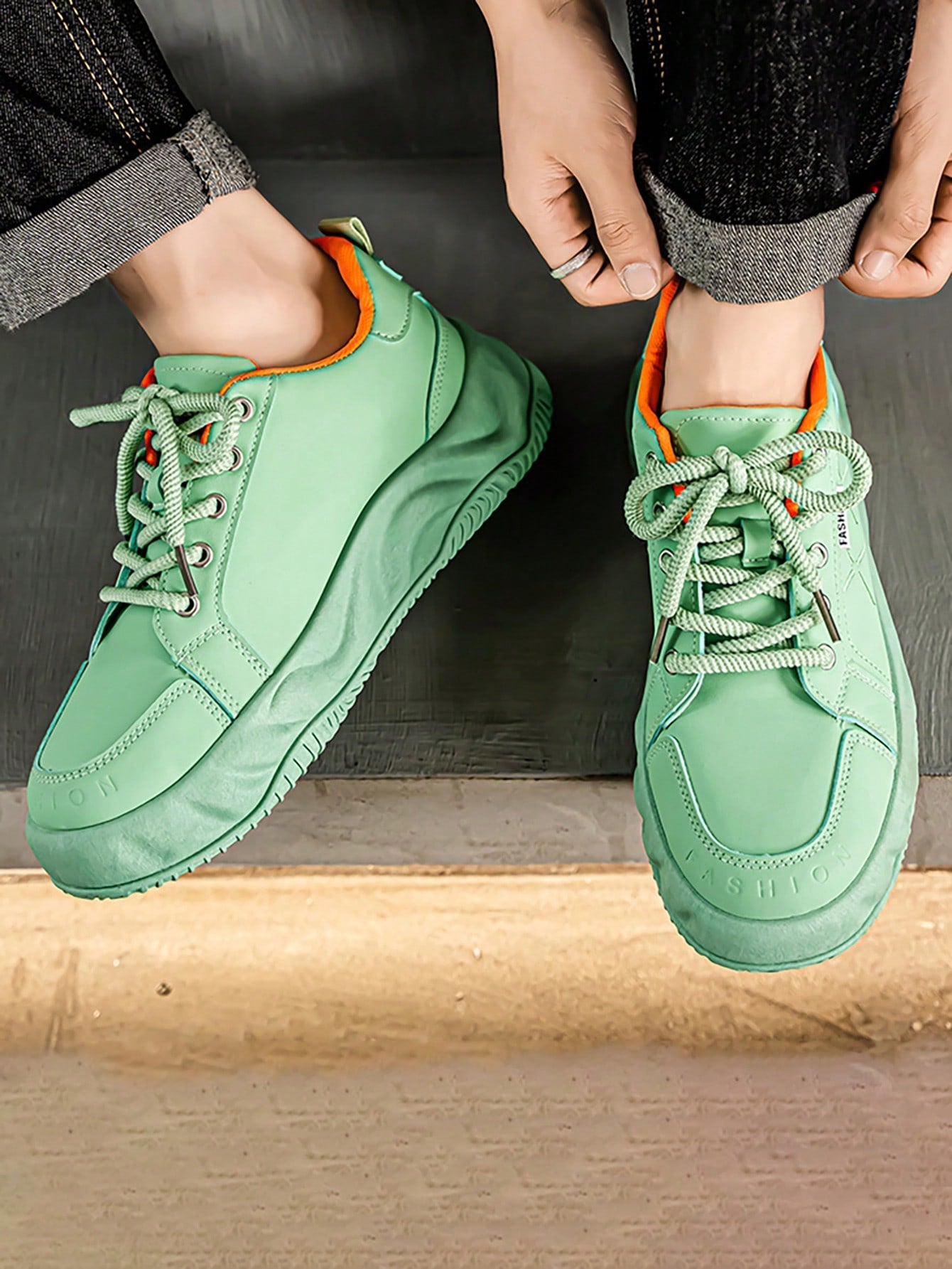 Tênis Chunky Cano Baixo Design Minimalista