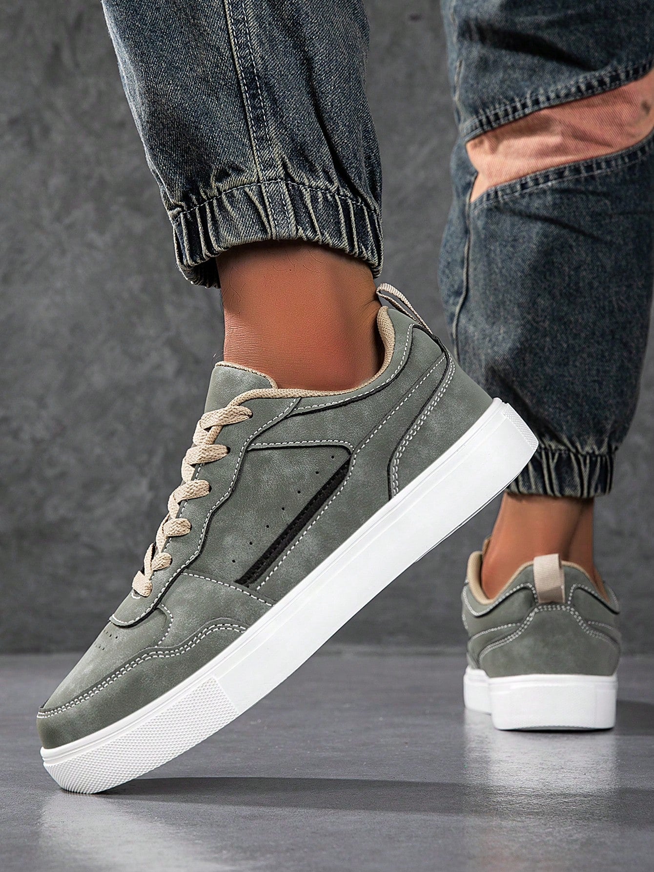 Tênis Casual Cano Baixo Estruturado Com Costuras