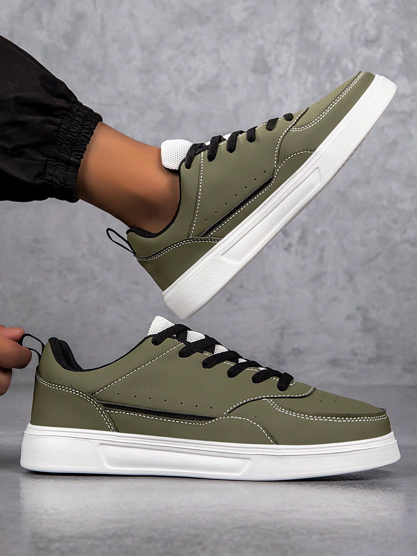 Tênis Casual Cano Baixo Estruturado Com Costuras