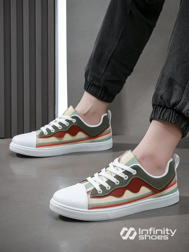 Tênis Casual Cano Baixo Estampado Listras Recortes Tênis Casual Cano Baixo Estampado Listras Recortes