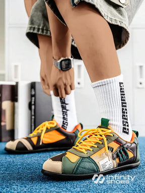 Tênis Casual Com Cabedal Multimaterial E Solado Resistente Tênis Casual Com Cabedal Multimaterial E Solado Resistente