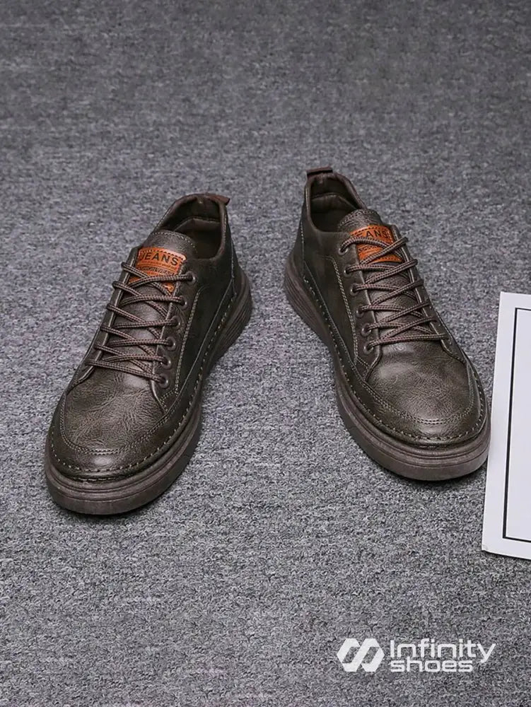 Tênis Casual Couro Sintético Com Solado Alto Estruturado Tênis Casual Couro Sintético Com Solado Alto Estruturado