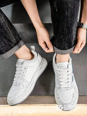 Tênis Casual Estampado Com Perfurações E Solado Resistente Tênis Casual Estampado Com Perfurações E Solado Resistente