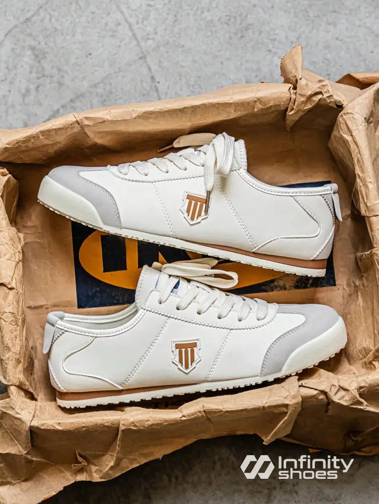 Tênis Casual Retrô Com Detalhes Em Camurça E Solado Ranhurado Tênis Casual Retrô Com Detalhes Em Camurça E Solado