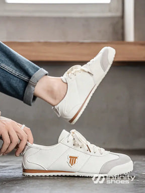 Tênis Casual Retrô Com Detalhes Em Camurça E Solado Ranhurado Tênis Casual Retrô Com Detalhes Em Camurça E Solado