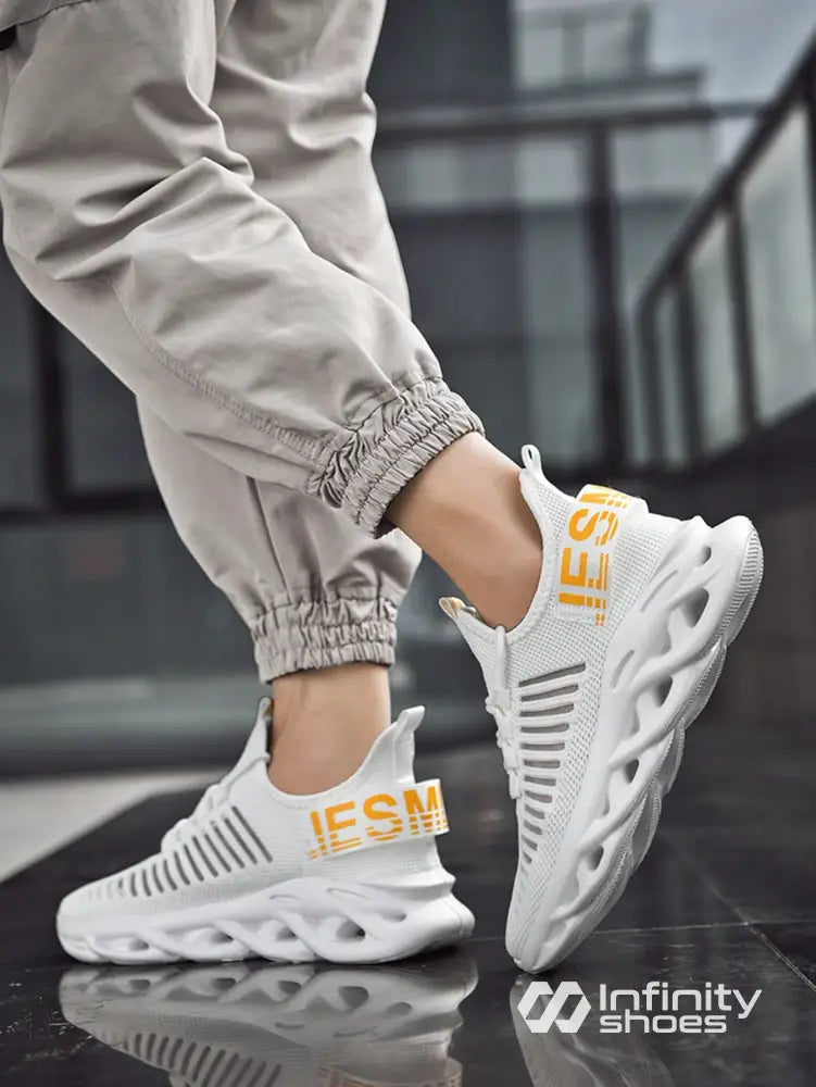 Tênis Corrida Leve Com Solado Vazado Moderno Tênis Corrida Leve Com Solado Vazado Moderno